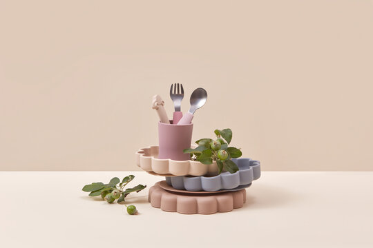 Children's tableware set with tree branches.