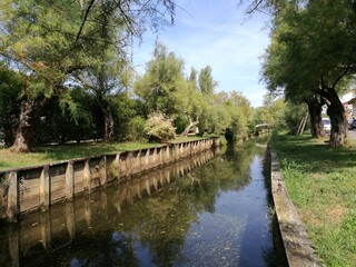 Fototapeta premium idylischer Kanal, Fluss