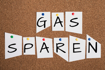 Save gas is standing in german language on the bulletin board, increase energy costs, regulations...
