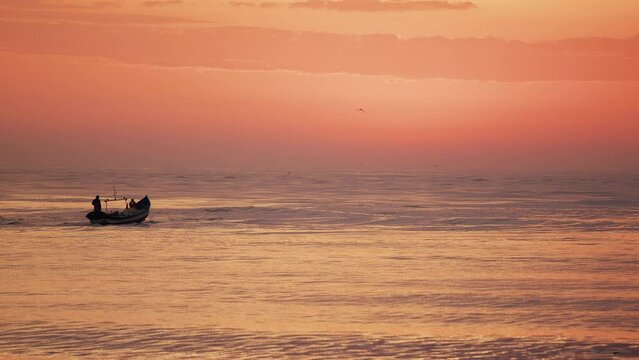 Fishing boat heading out to sea at sunrise, Itaja&iacute; - Santa Catarina