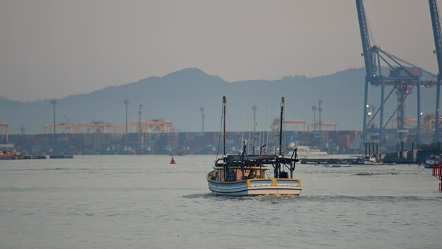 Fishing boat returned from the sea at sunrise, Itaja&iacute; - Santa Catarina