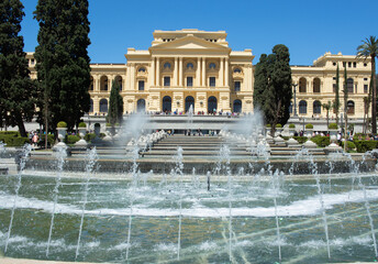 Naklejka premium Ipiranga Museum with beautiful fountain in the foreground after restoration at the Independence Park, Ipiranga, São Paulo, Brazil - Museu do Ipiranga e fonte depois da reforma, Parque da Independência