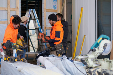 Apprentice builders on job site
