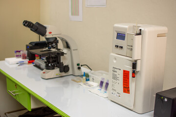 Equipo de laboratorio exámenes de sangre