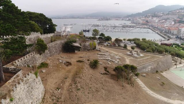 An aerial introduction to the Harbor of Baiona, Galicia, Spain.Baoina&rsquo;s Castle (Parador de Baiona)
