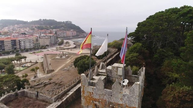 An aerial introduction to the Harbor of Baiona, Galicia, Spain.Baoina&rsquo;s Castle (Parador de Baiona)