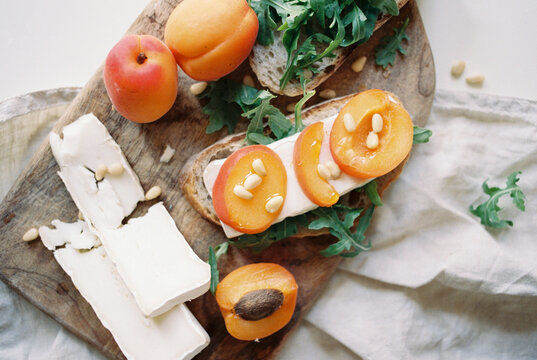 goat cheese apricot sandwich