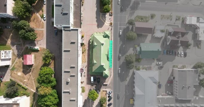 transition on video of flight over the city with result before and after color grading with applying the lut, look up table, to video raw log file