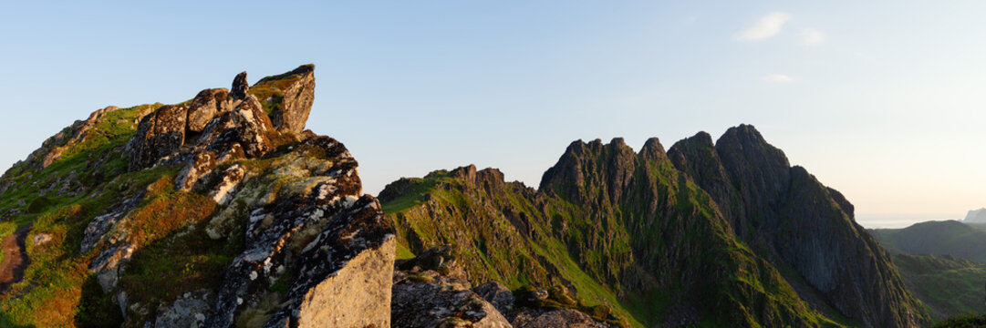 Skottinden mountain ballstad lofoten islands