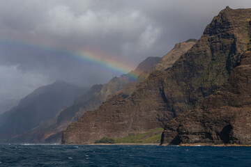 Fototapeta premium Scenic View Of Sea And Mountains Against Sky With Rainbow, Kauai, Hawaii