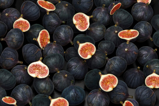 Fresh figs fruits and slices of figs