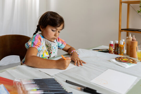 Little girl drawing at art class
