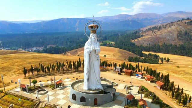 The best of Peru: Statue of the Virgin of the Immaculate in Jun&iacute;n - Concepci&oacute;n