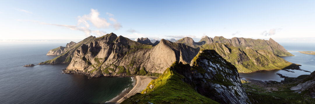 Bunes beach Helvetestinden Reinefjorden Storskiva mountain Lofot