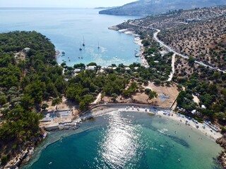 Fototapeta premium Aliki beach, site archéologique d'Aliki, ancienne carrière de marbre, Thasos, île Grecque, Grèce