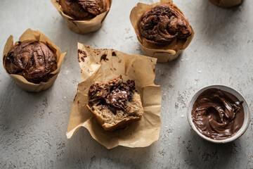 Petits gâteaux muffins fait maison au coeur coulant chocolat noisette pâte à tartiner