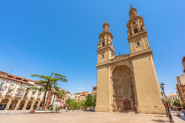 Fototapeta na wymiar Logroño, Spain. 08.05.2022 Beautiful town square with a majestic cathedral. Santa María de la Redonda church located in the very heart of the old town