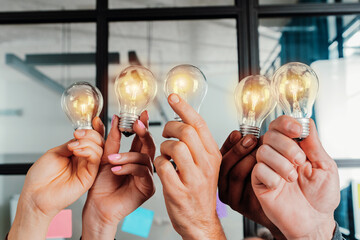 Teamwork and brainstorming concept with businessmen that share an idea with a lamp © alphaspirit