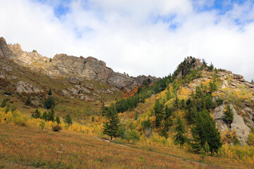 몽골의 유명한 관광명소인 아리야발 사원의 아름다운 풍경이다.