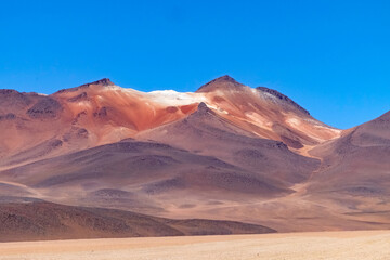 Fototapeta na wymiar Montagnes de l'Altiplano en Bolivie