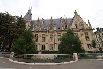 Fototapeta na wymiar Le palais de justice, vue de l'extérieur, ville de Rouen, département de la Seine Maritime, France