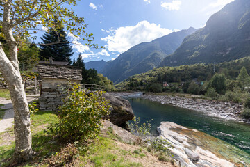 Fototapeta premium Aussicht über das Verzasca Tal