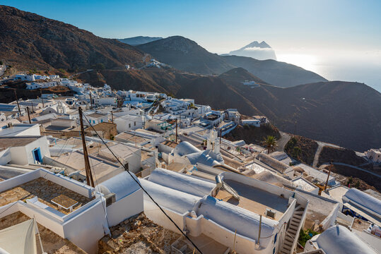 Vista panoramica dal castello Veneziano di Anafi sul villaggio di Chora, arcipelago delle isole Cicladi GR