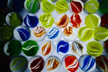 カラフルなビー玉の背景