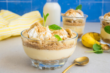 Magnolia dessert with cookie crumble and pudding