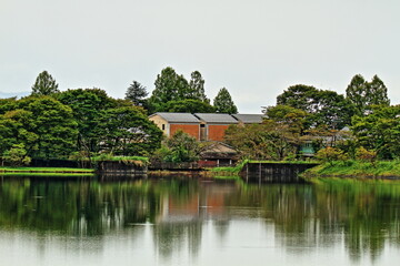 Fototapeta premium Could you get the temple and foliage in the background？