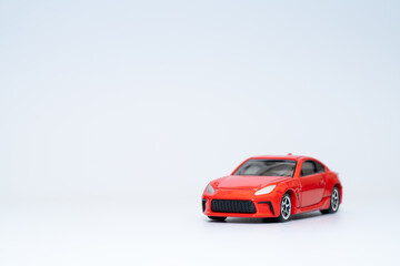 ミニカーの赤いスポーツカー