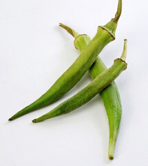 Quiabo em fundo branco