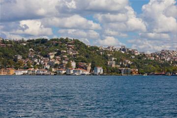 Obraz premium silhouette Istanbul city buildings from water Bosphorus or Golden Horn, public places.