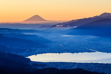 高ボッチから望む朝焼けの富士山
