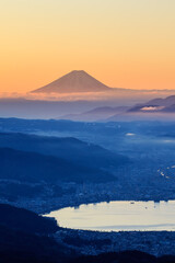 高ボッチから望む朝焼けの富士山