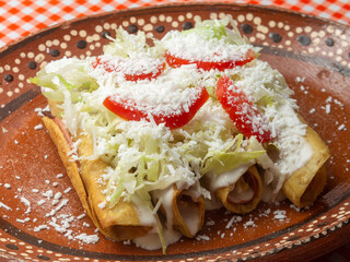 mexican food flautas de pollo