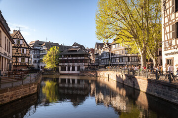 Obraz premium Traditional old alsatian houses from Pont st. Martin on a canal in Petit Venice (Small Venice) in Stasbourg in Alsace in the department of Haut-Rhin of the Grand Est region of France