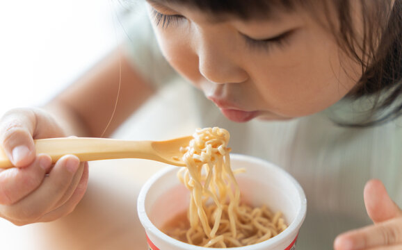 カップラーメン の画像 2 218 件の Stock 写真 ベクターおよびビデオ Adobe Stock