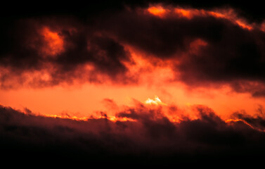 Red sky, heavy clouds 