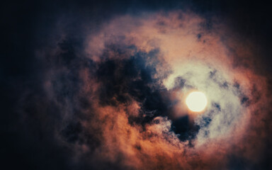 Arc of clouds around the sun 