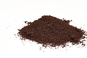 pile of coffee grounds isolated on white - obrazy, fototapety, plakaty