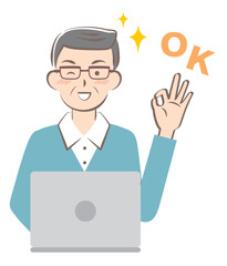 パソコン操作でOKサインを出すシニア男性