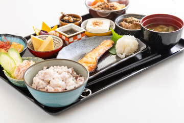 彩りが沢山ある和食、朝食、定食