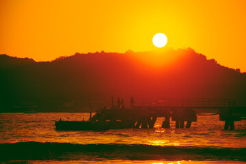 sol al atardecer en el mar