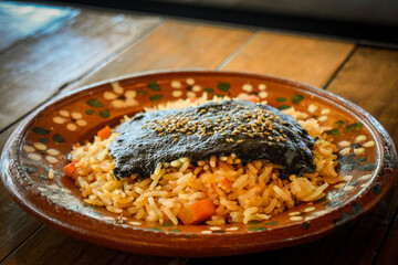 Arroz con mole - Comida Mexicana