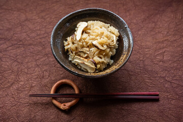 Obraz na płótnie Canvas 松茸の炊き込みご飯上から撮影