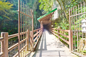 Akiyoshido Cave is located in the eastern area of Mine city, Yamaguchi Prefecture, 100-200m under Akiyoshidai, is Japan's largest limestone cave.