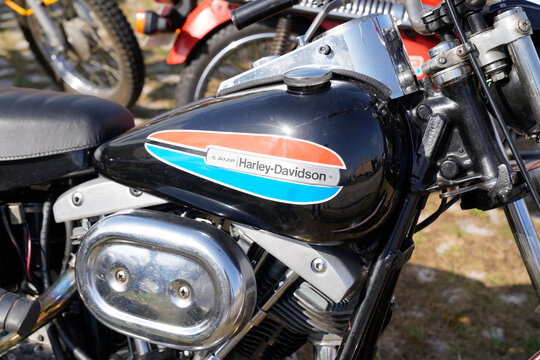 harley davidson logo text and brand sign on black retro fuel tank petrol american motorcycle