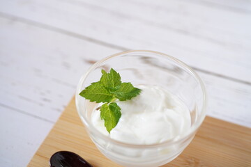 ミントが乗ったヨーグルト
