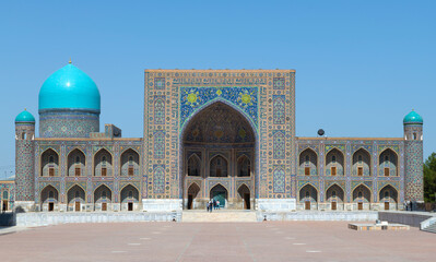 Fototapeta na wymiar Ancient Tilla-Kari Madrasah on a sunny day. Registan Square. Samarkand, Uzbekistan